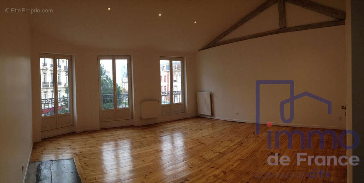 Appartement 410 m² à Saint-Etienne  - photo 8