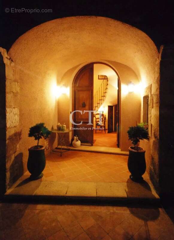 Exceptionnelle maison au charme de l'ancien et au confort contemporain avec jardin, piscine et annexes - photo 19