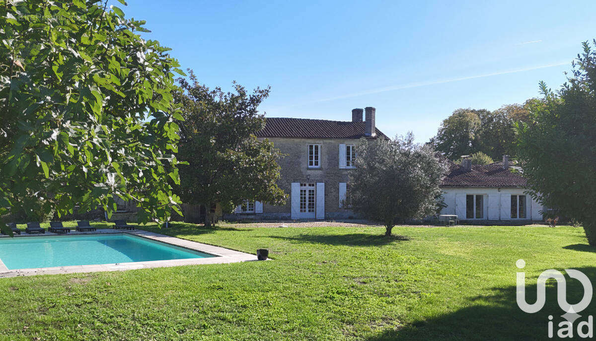 Photo 1 - Maison à CHERVES-RICHEMONT