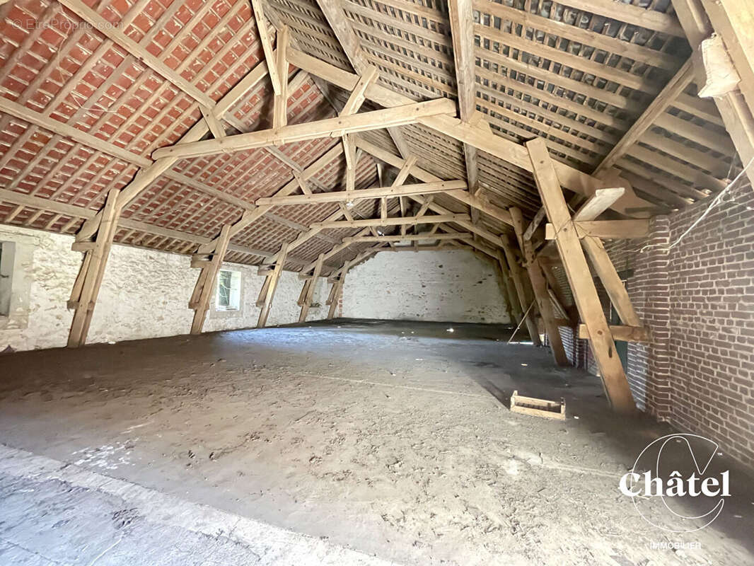 Proche Nanteuil le Haudouin - Grange pour stockage - photo 4