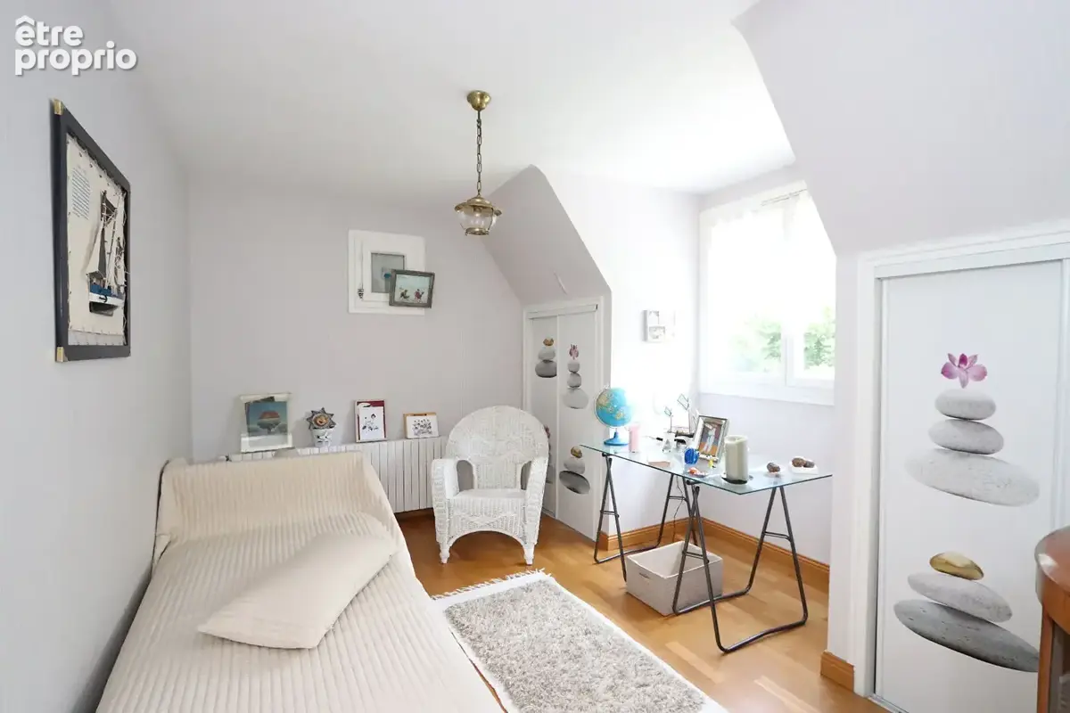 Vaste propriété de 225m² habitables sur terrain de 1919 m² arboré et paysagé - 5 chambres - photo 9