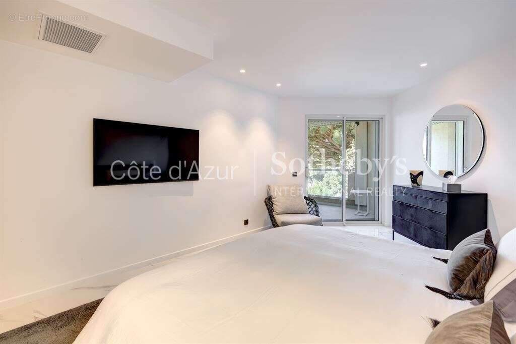 Appartement à VALLAURIS