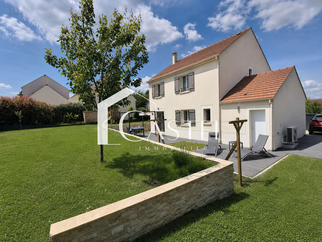Maison à MORAINVILLIERS