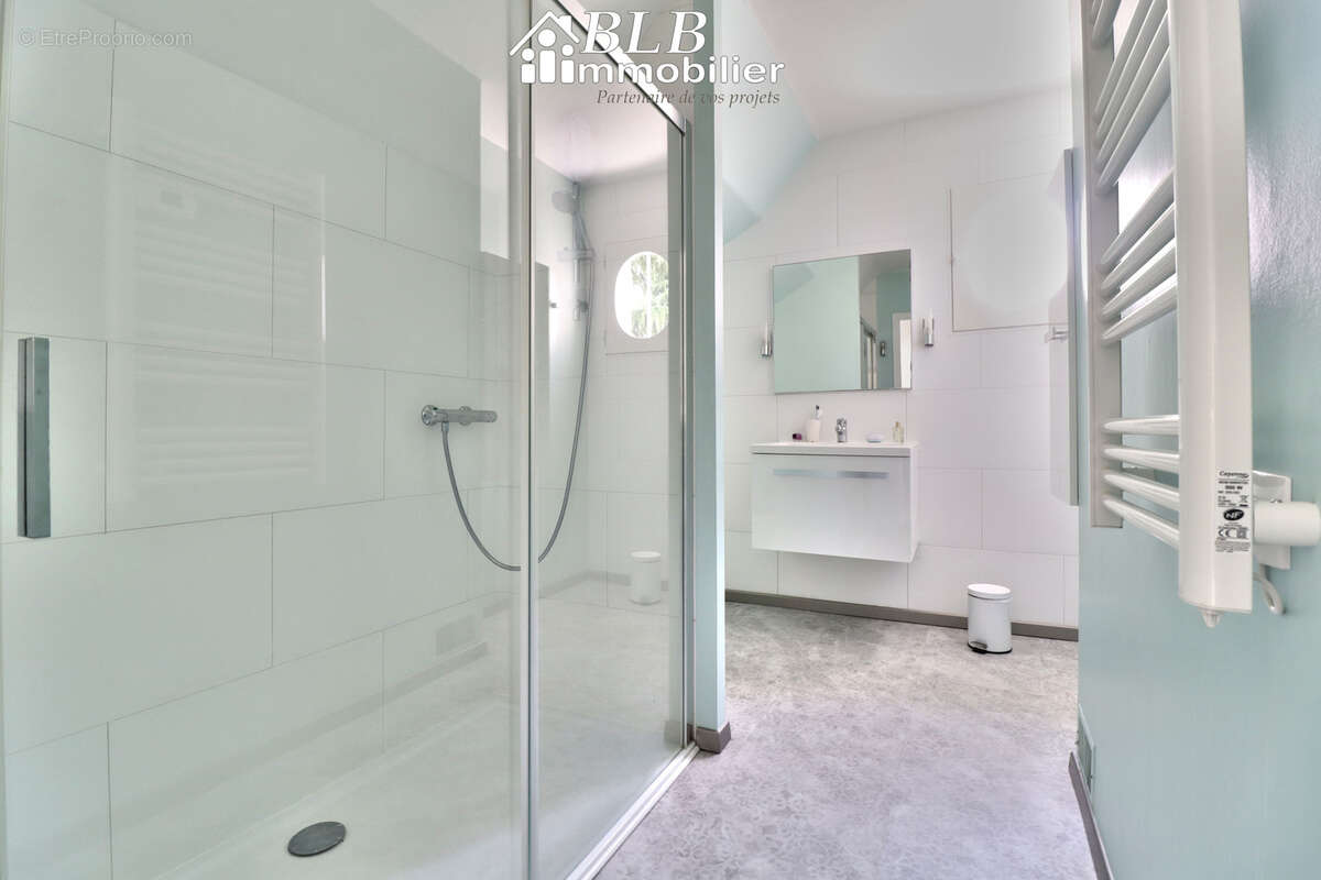 Maison à LE PERRAY-EN-YVELINES