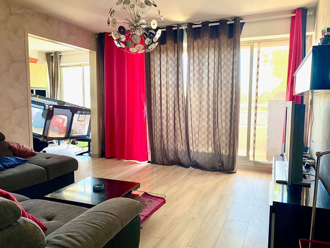 Appartement à COURBEVOIE