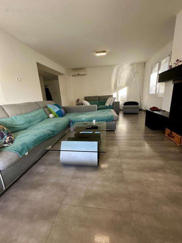 Maison à LA FARE-LES-OLIVIERS