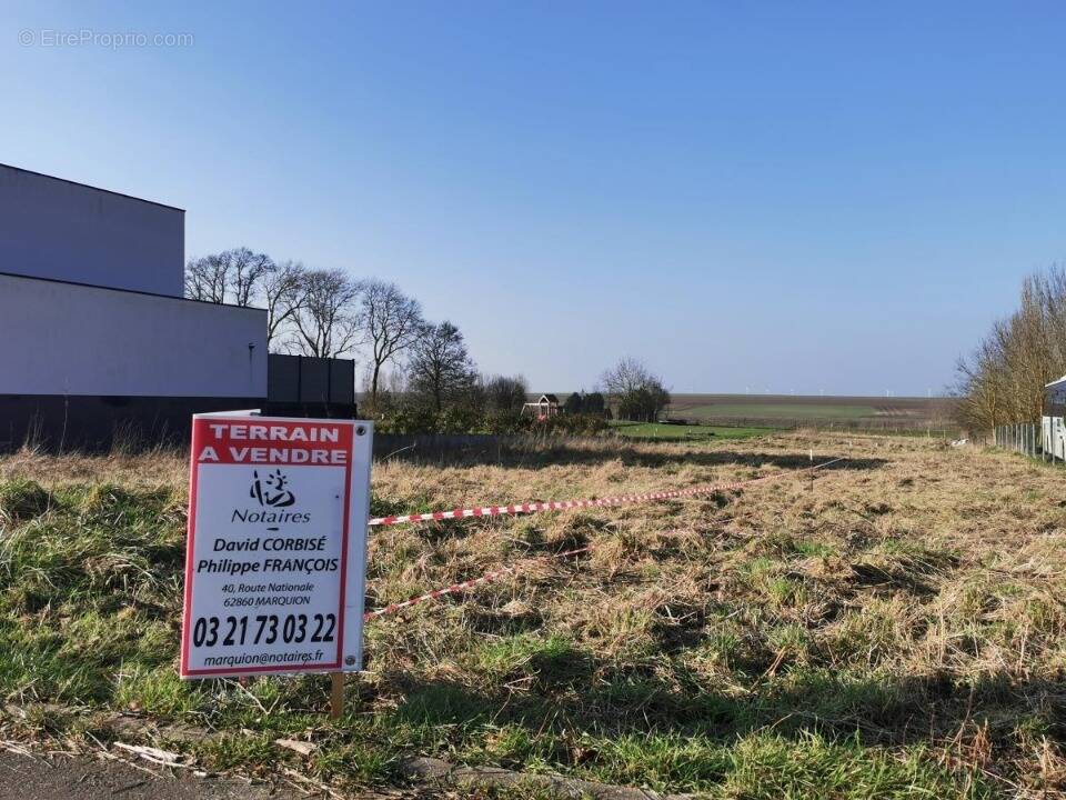 Terrain à LAGNICOURT-MARCEL