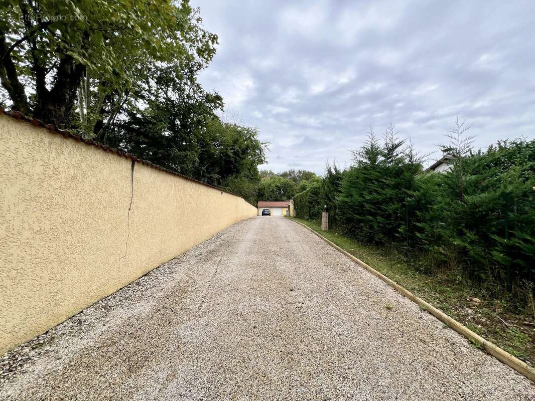 Maison à CHARVIEU-CHAVAGNEUX