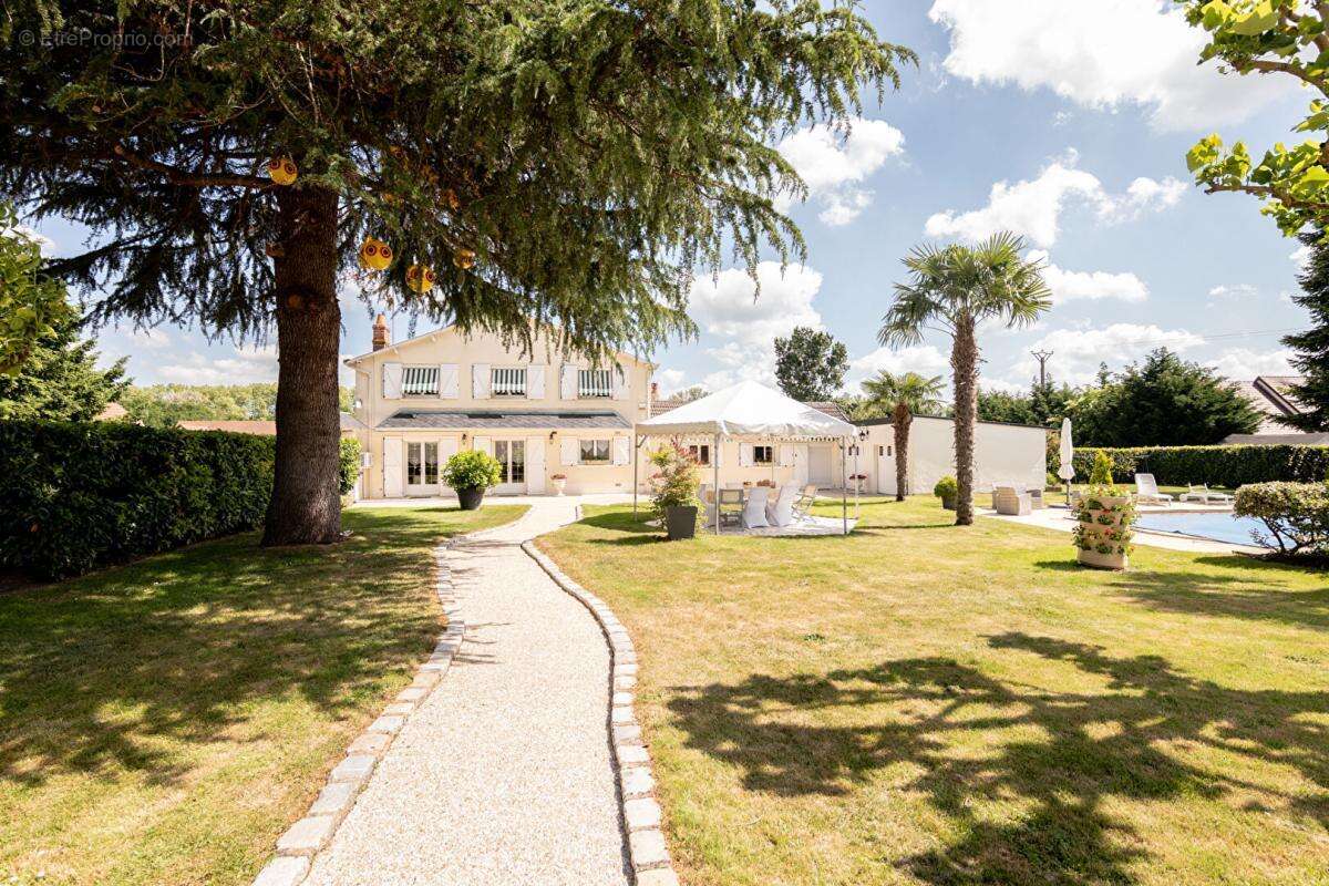 Lieux uniques ® - propriétés privées propose maison de 118 m² sur un terrain de 2661 m² proximité c0ntres - photo 3