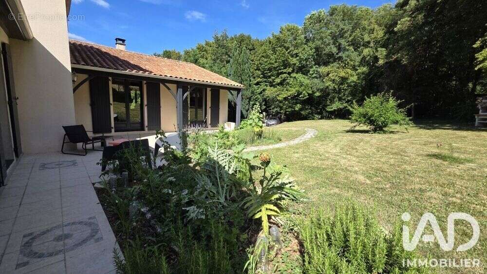 Photo 2 - Maison à CHAMPNIERS