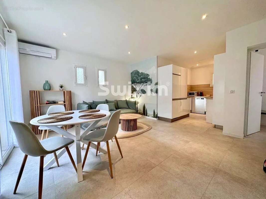 Maison entièrement rénovée à neuf dans un domaine très recherché avec piscine - photo 2