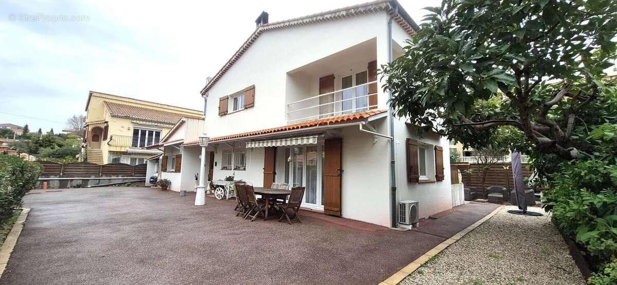 Maison à SAINT-LAURENT-DU-VAR