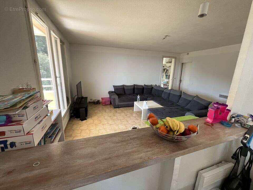 A PARTIR DU COIN REPAS VUE SUR LE SALON - Appartement à SAINT-LAURENT-DU-VAR