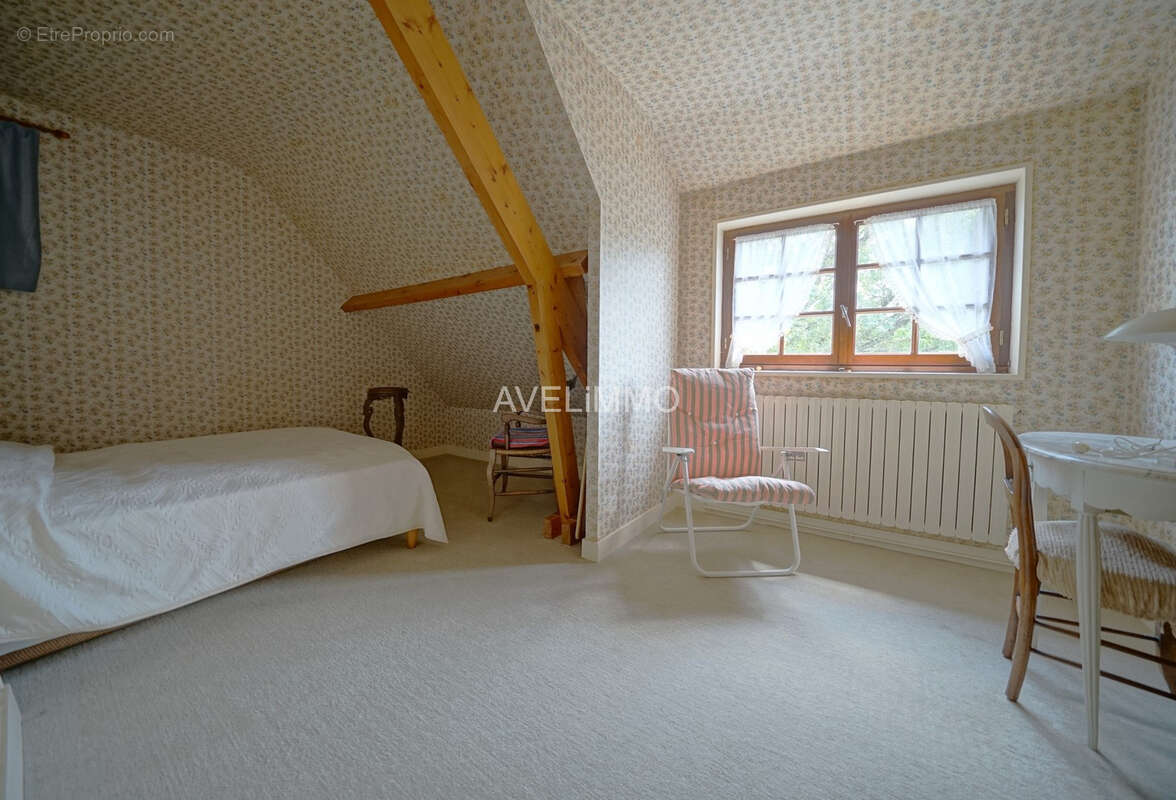 Maison à LA QUEUE-LES-YVELINES