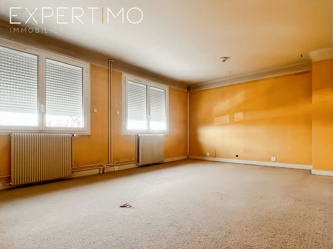 Maison à SAINTE-GENEVIEVE-DES-BOIS