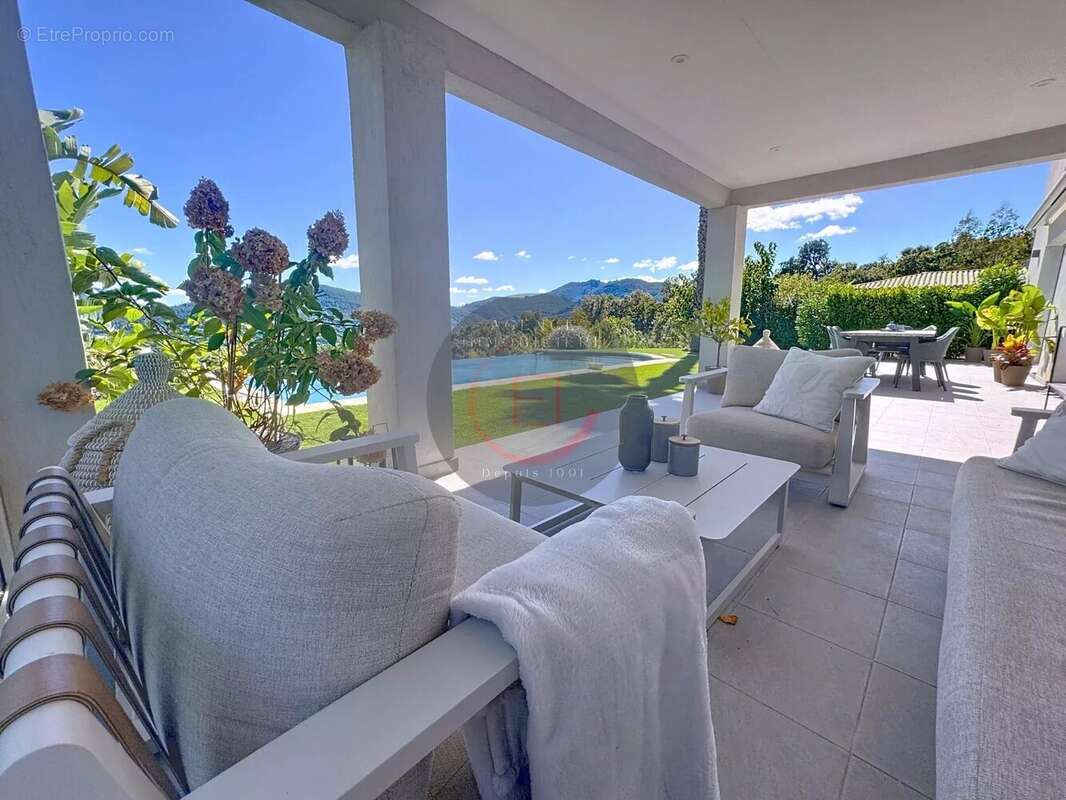 Maison à LES ADRETS-DE-L&#039;ESTEREL