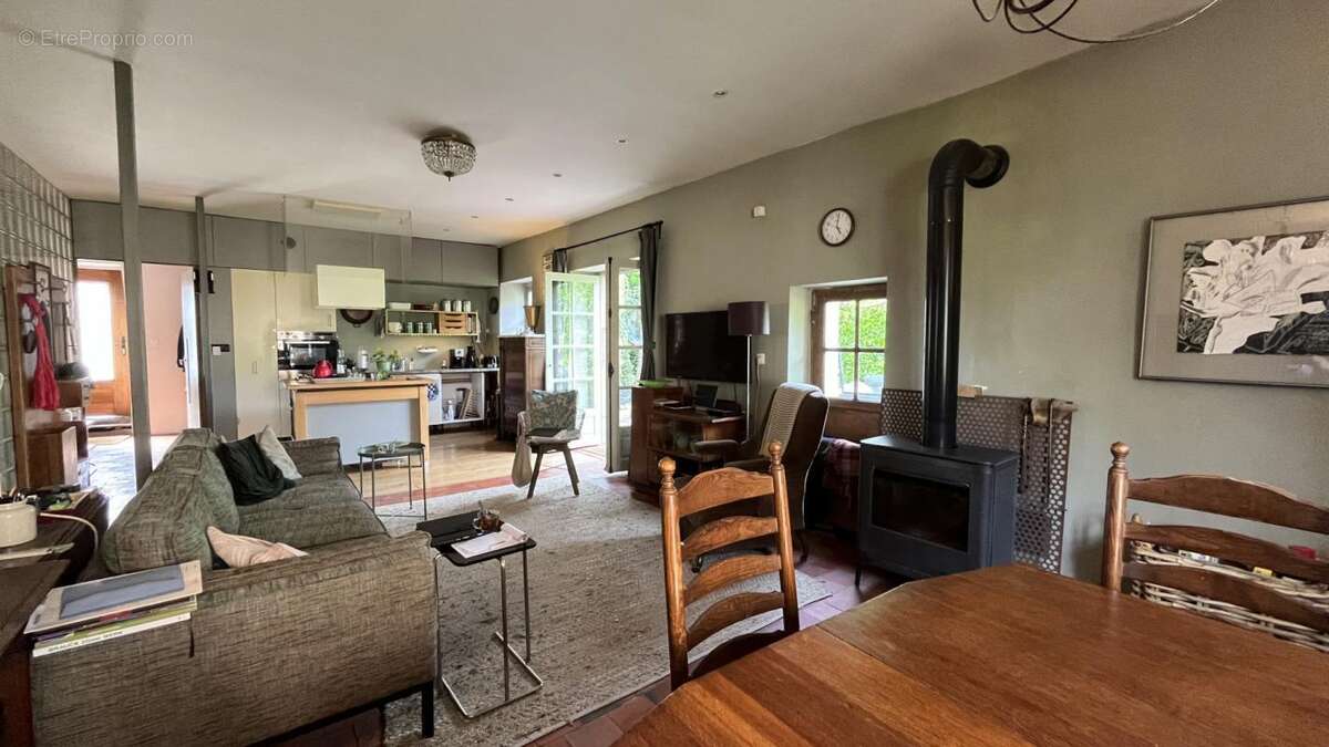 Maison à LAROCHEMILLAY