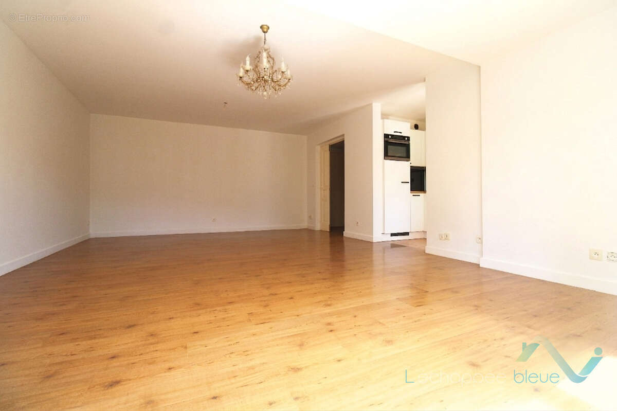 Vente appartement/maison T3 avec jardin  à Cogolin - photo 3