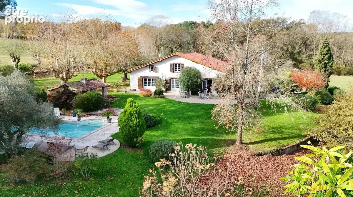Propriete de type t8 de 292 m2 + 2 dependances + piscine + 3 garages - photo 30