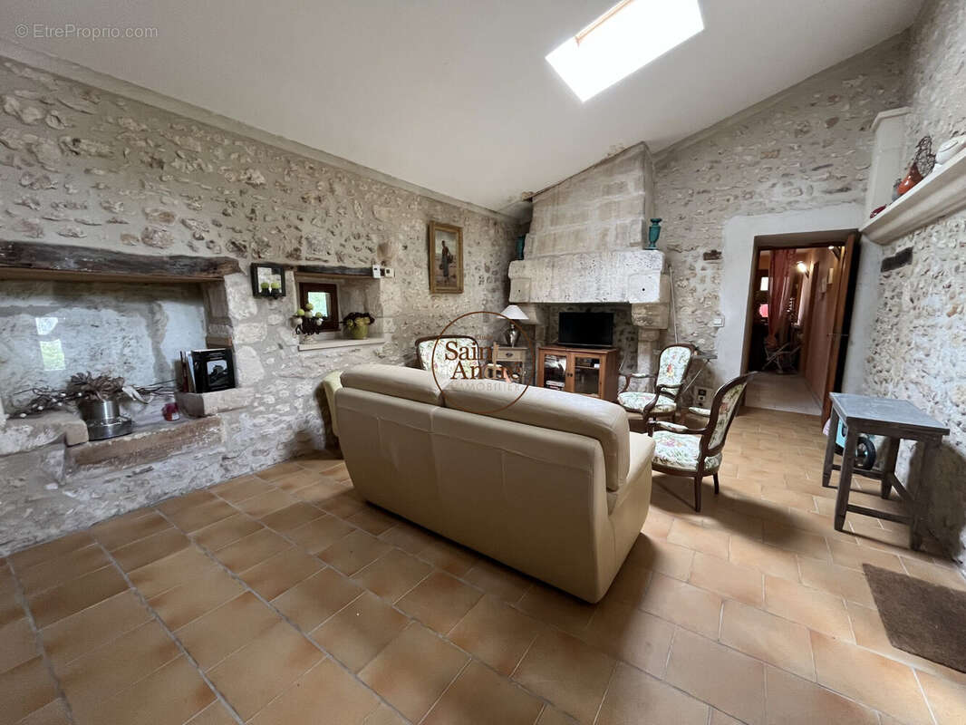 Maison à ROULLET-SAINT-ESTEPHE