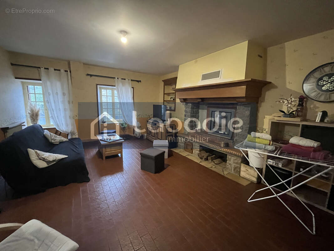 Maison à TESSY-SUR-VIRE