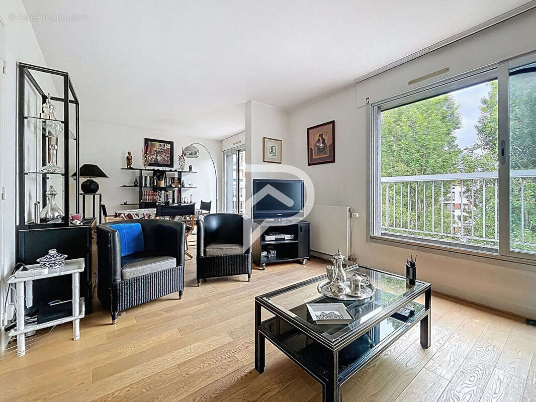 Appartement à COURBEVOIE