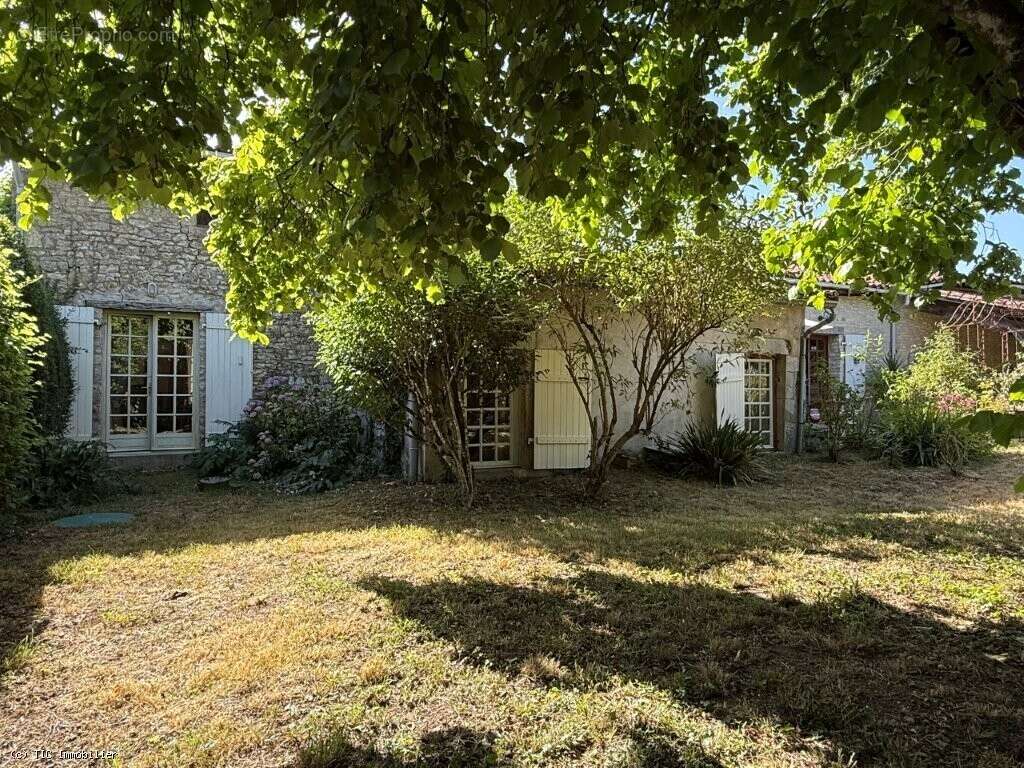 Maison à CHAMPAGNE-MOUTON