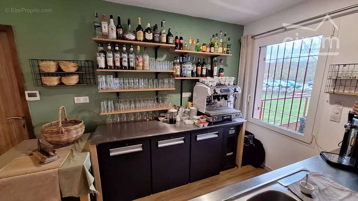 Commerce à SAINT-ANDRE-DE-CRUZIERES