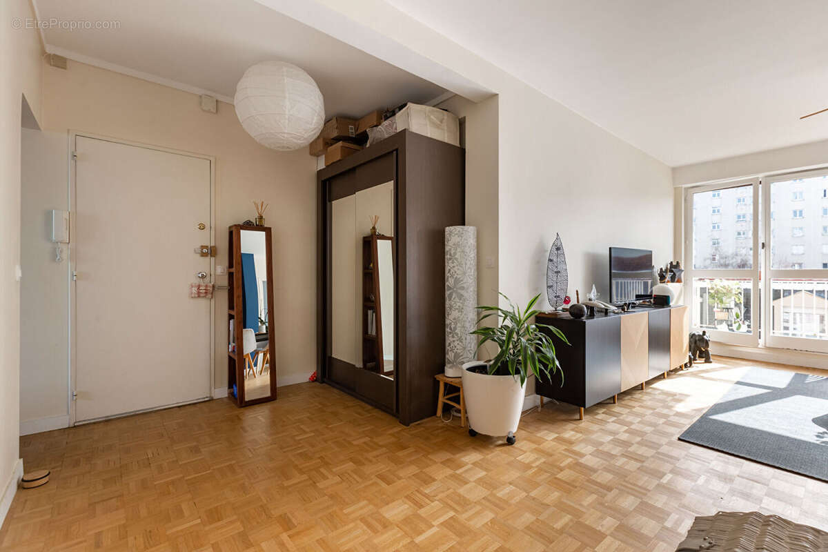 Appartement à COURBEVOIE