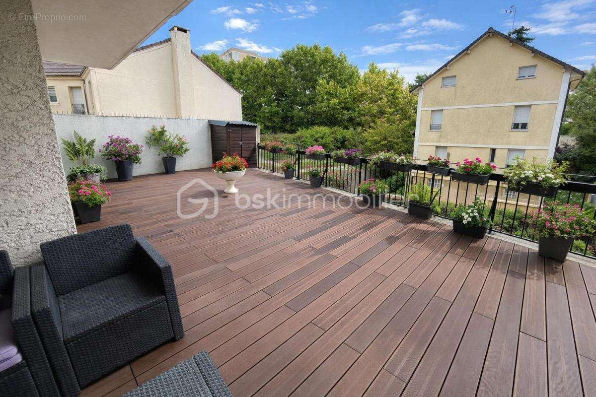 BEAU 3 PIECES avec TERRASSE de plus de 80 m2 ! - photo 2