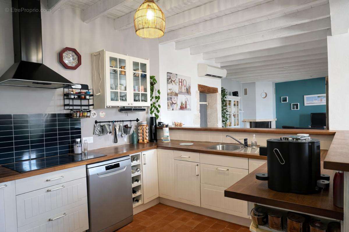 Maison 240 m² à Le Chay  - photo 6