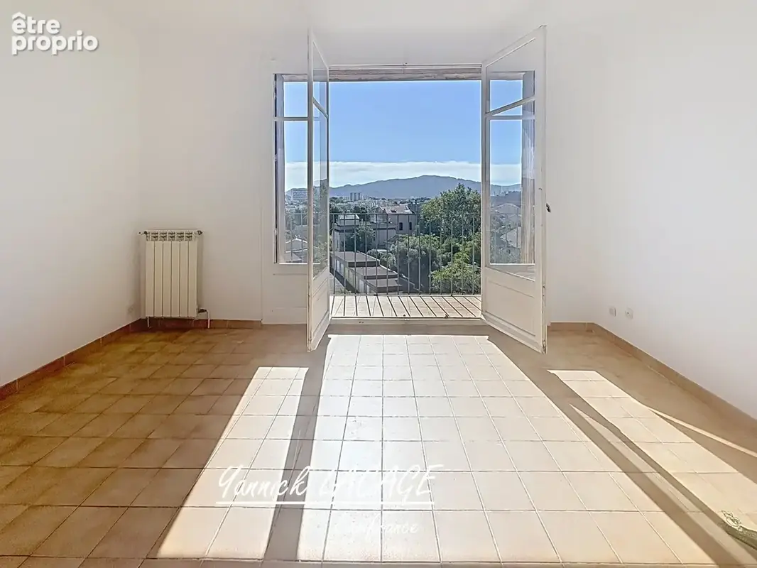 MARSEILLE 4e – T2 43 m² – 7e étage – Balcon filant – Vue panoramique - photo 2