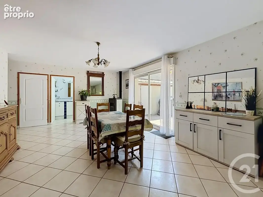 Maison 64 pièces 135 m² à vendre à Romilly-Sur-Seine (10100) - photo 2