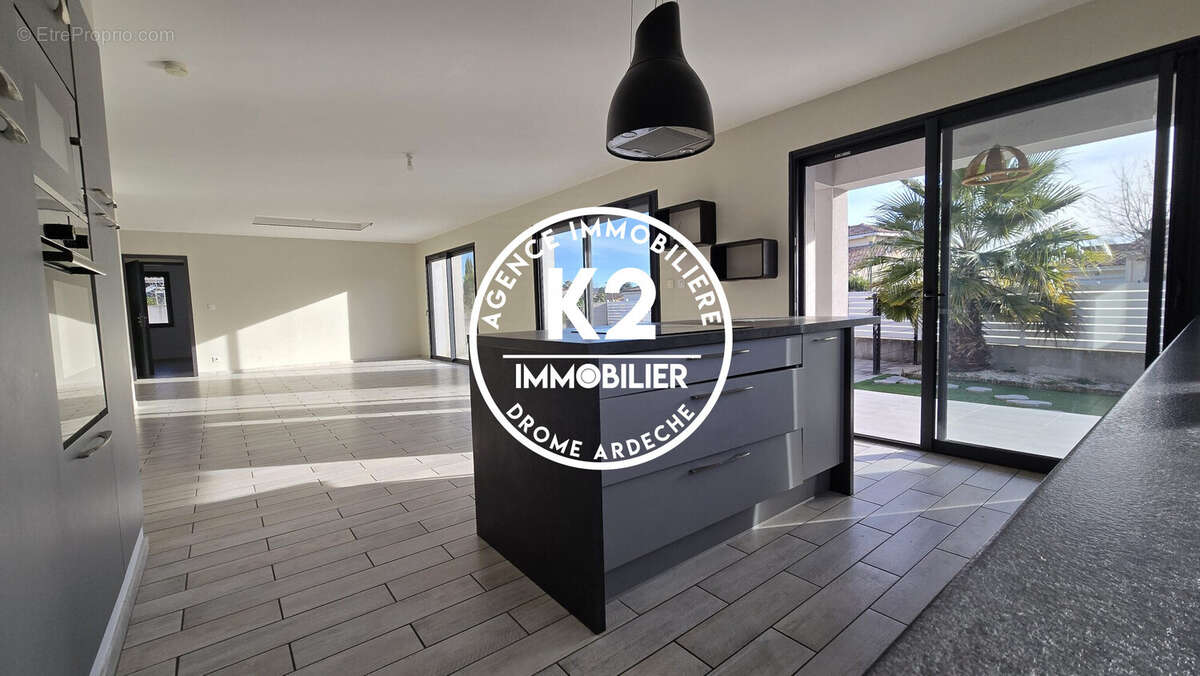 Maison à MONTELIMAR