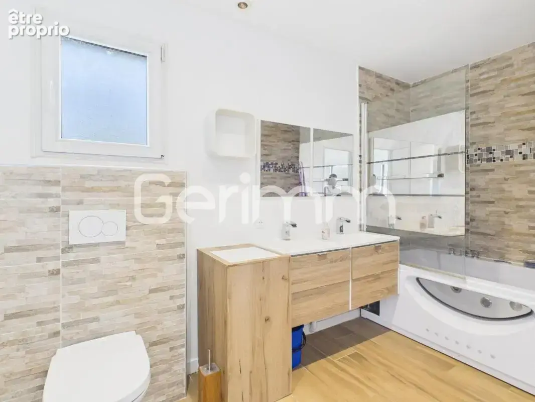 Vente - Maison - 5 pièces + cuisine - 124 m² - 525 000 € - VIF - photo 13