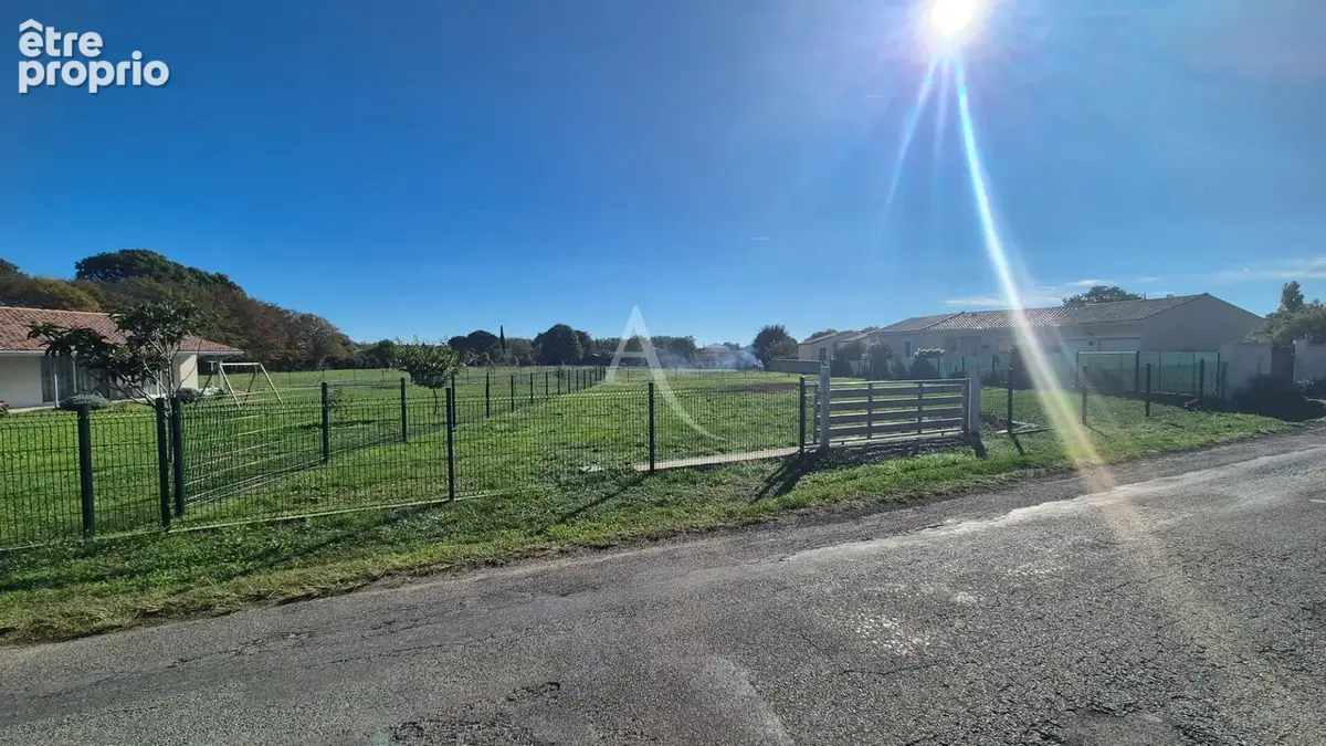Terrain à SAINT-GENIS-DE-SAINTONGE