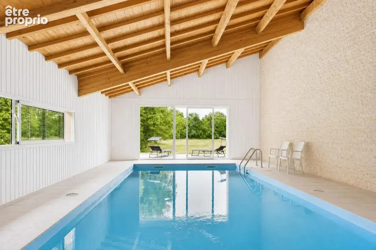 Maison pierre 141 m², piscine intérieure, 2 500 m² - Saint-Symphorien - photo 3