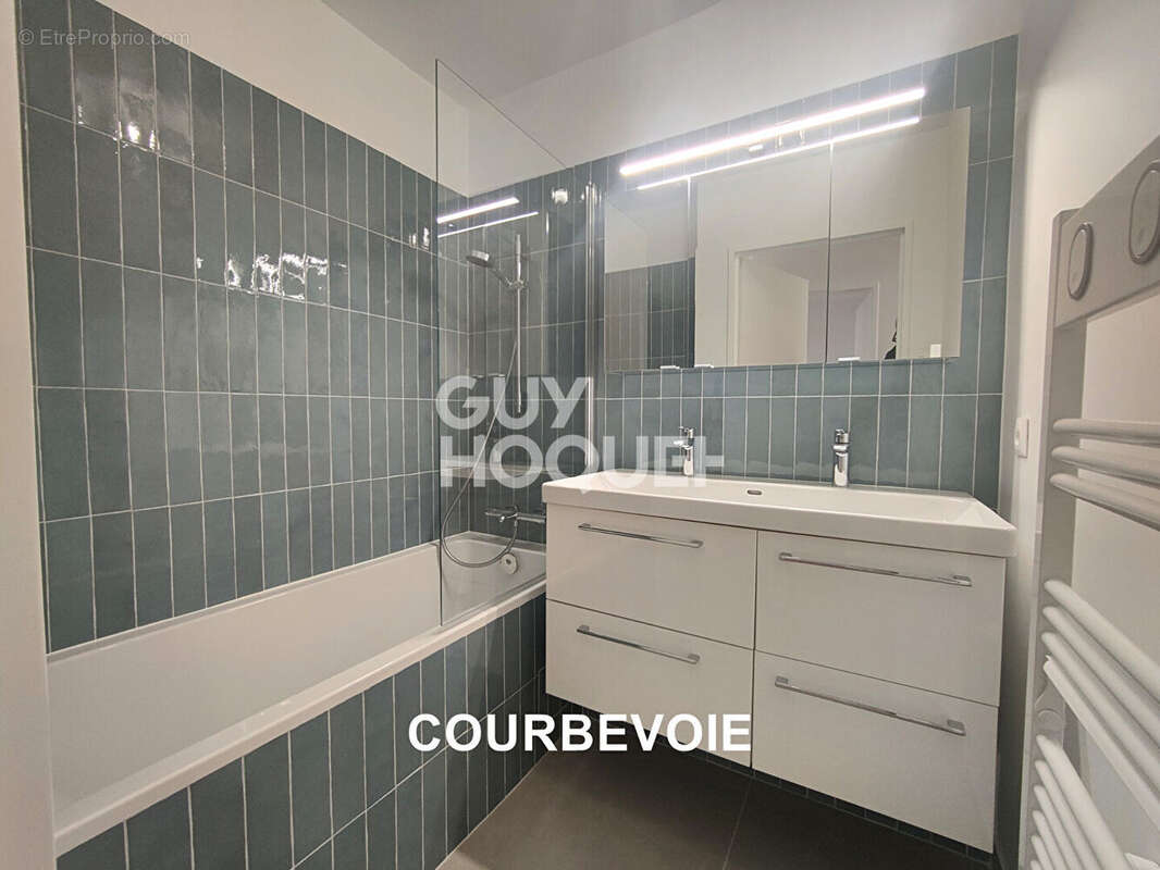 Appartement à COURBEVOIE