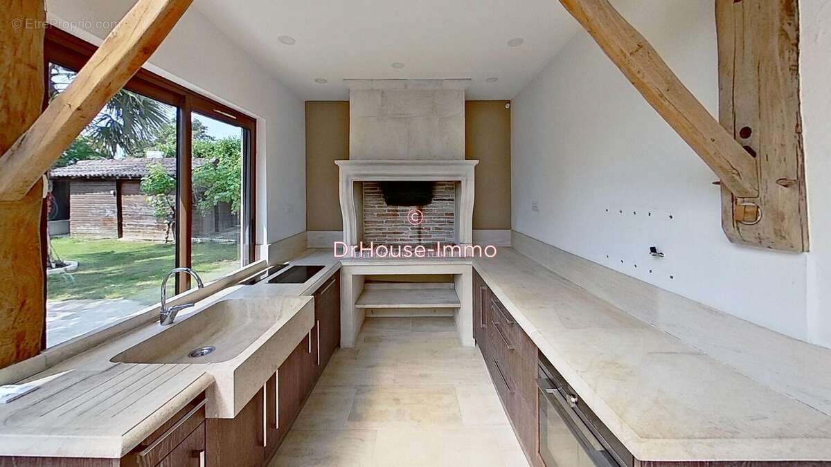 Maison à SAVIGNY-LE-TEMPLE