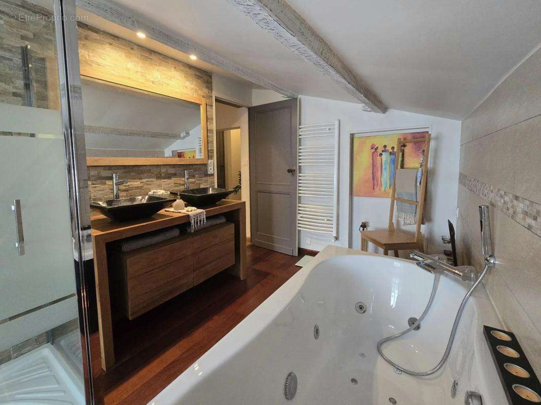 Maison à SAINT-LAURENT-DES-COMBES