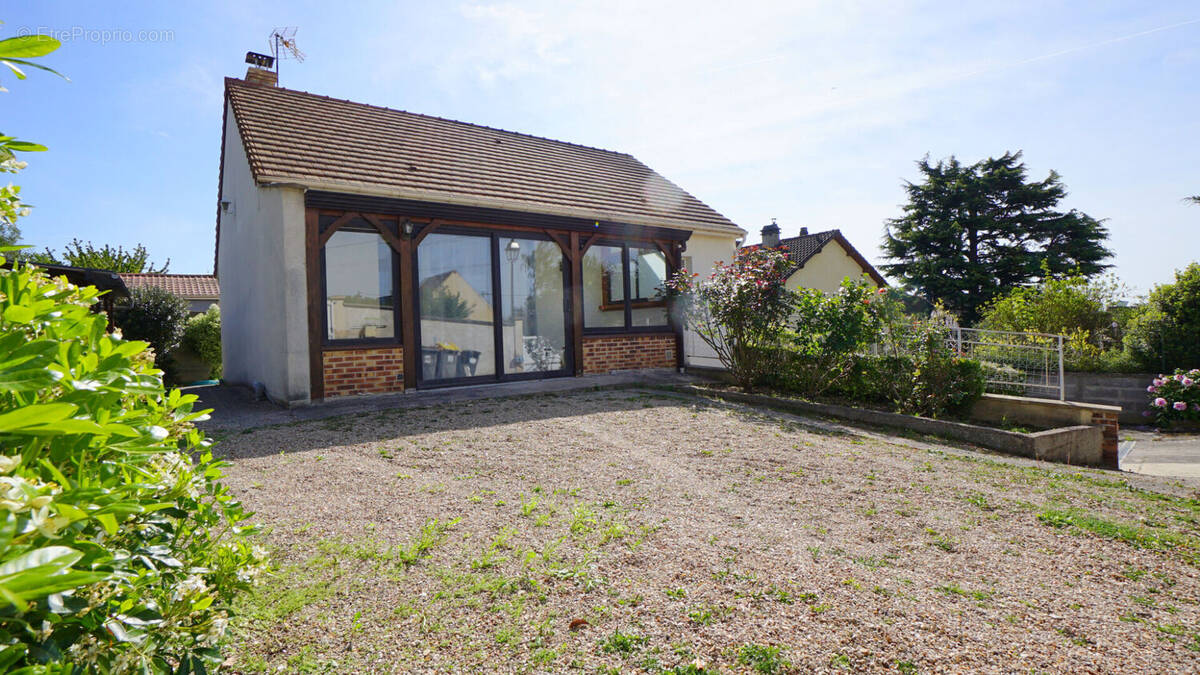 Maison à ISSOU