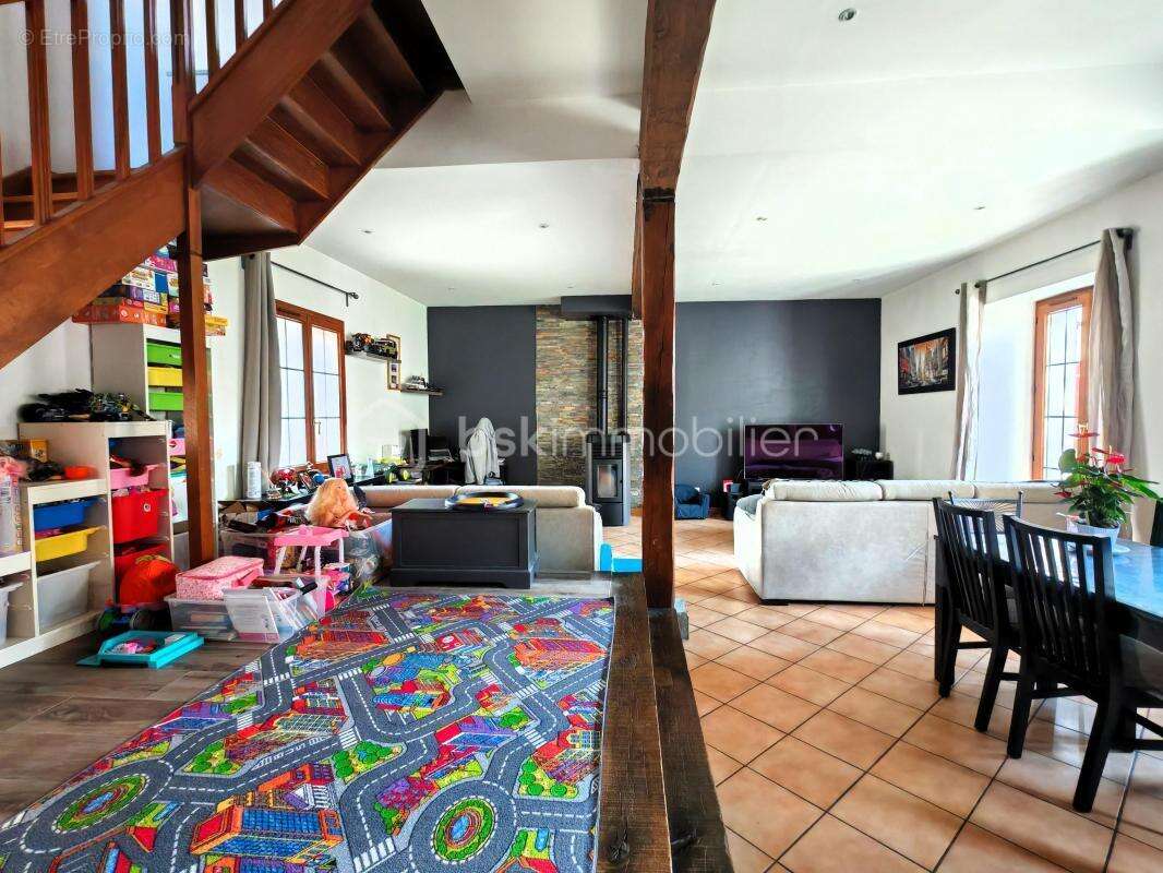 Maison à FAREMOUTIERS