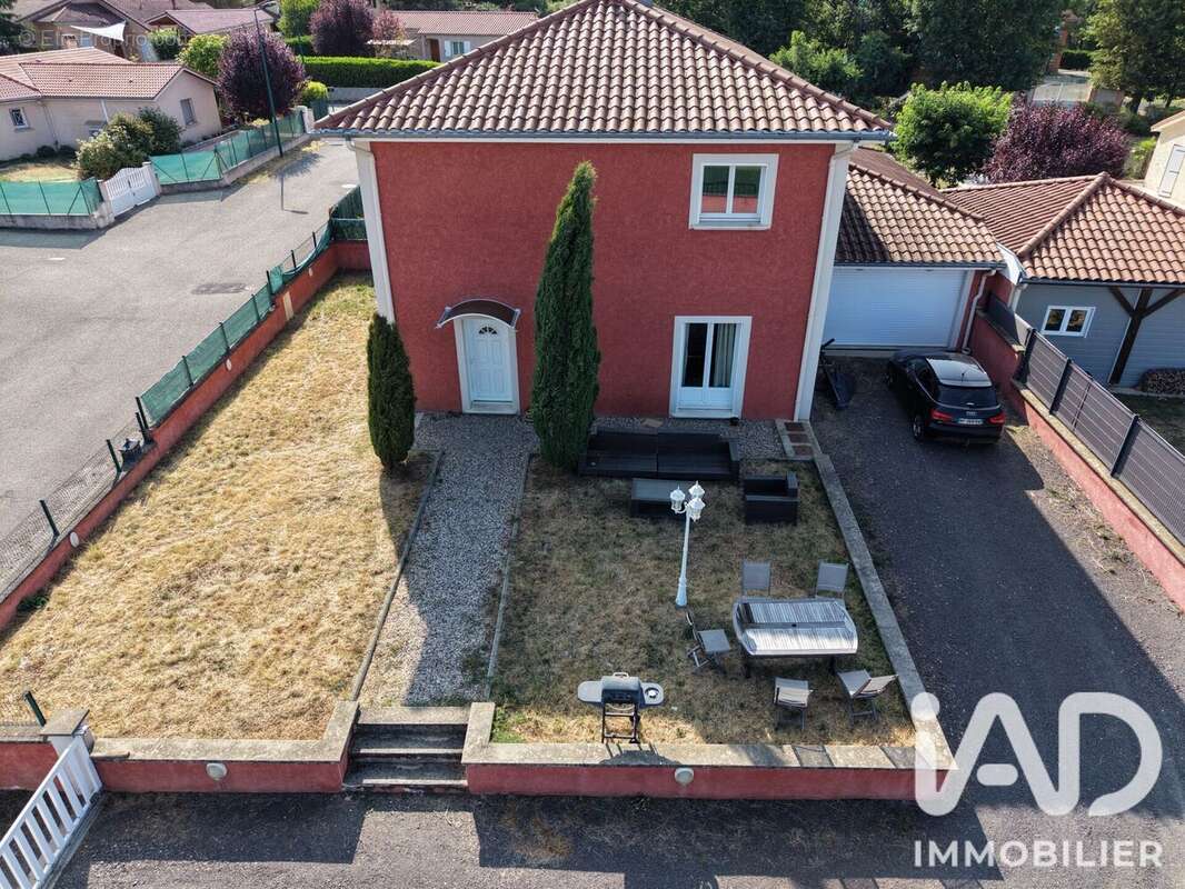 Maison 160 m² à Saint-Marcellin-En-Forez  - photo 2