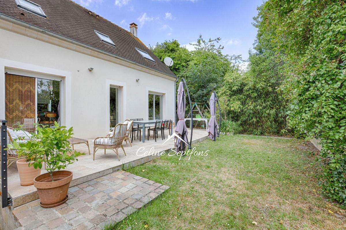 CHAMPCUEIL  Maison familiale de 140 m²  - 4 chambres, jardin, garage et sous-sol total - photo 11