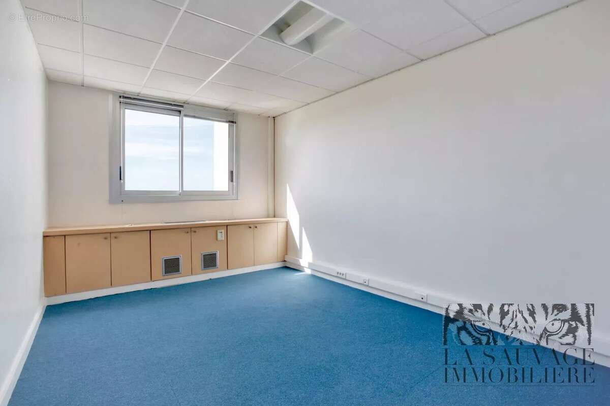 Commerce à NEUILLY-SUR-SEINE