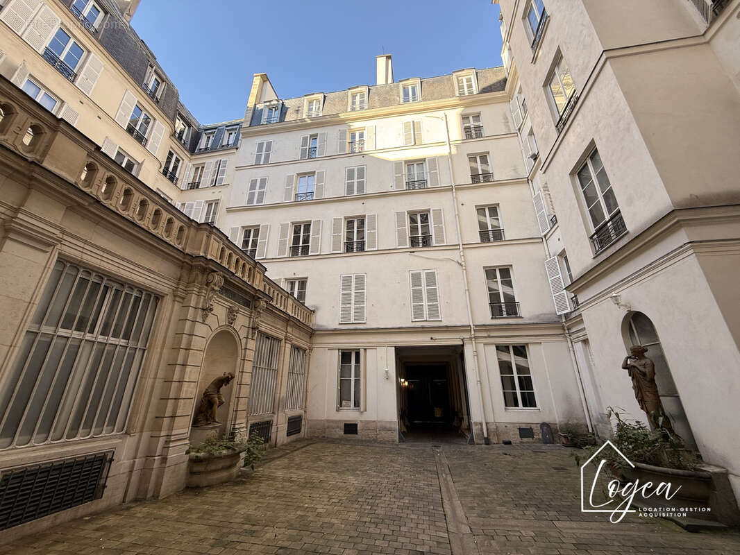 Appartement à PARIS-8E