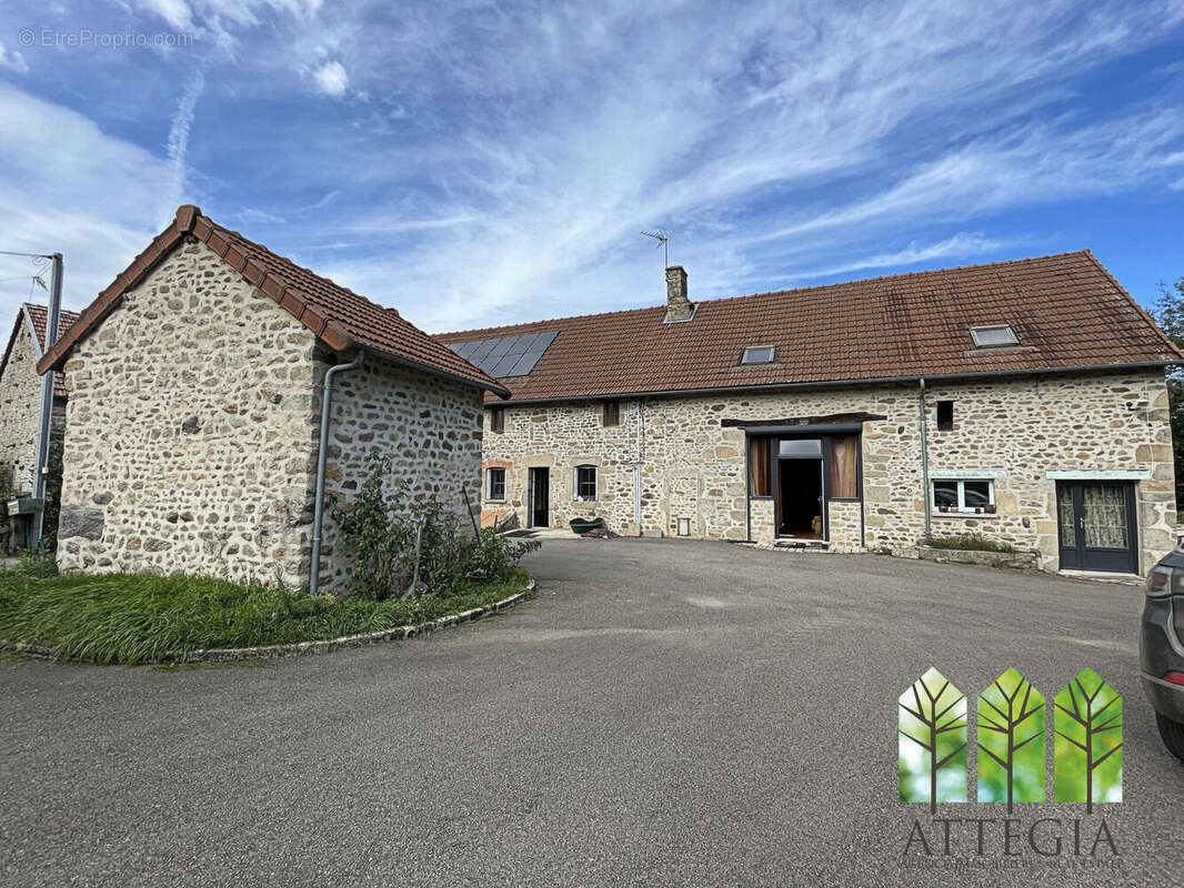 Maison 255 m² à Jouillat  - photo 4