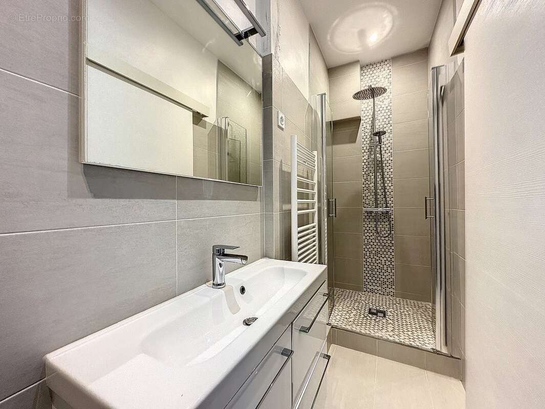 Appartement à LEVALLOIS-PERRET