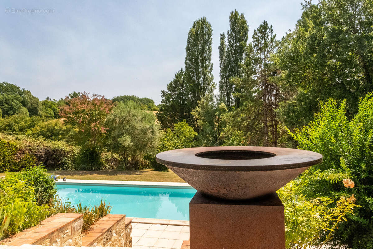 Maison de campagne avec piscine et grange - photo 12