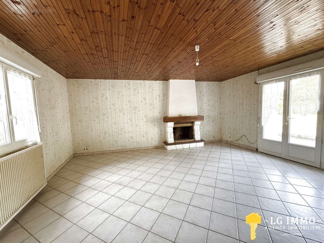 Maison de plain-pied au milieu de son jardin arboré d'arbres fruitiers avec grange de 346 m2 - photo 4